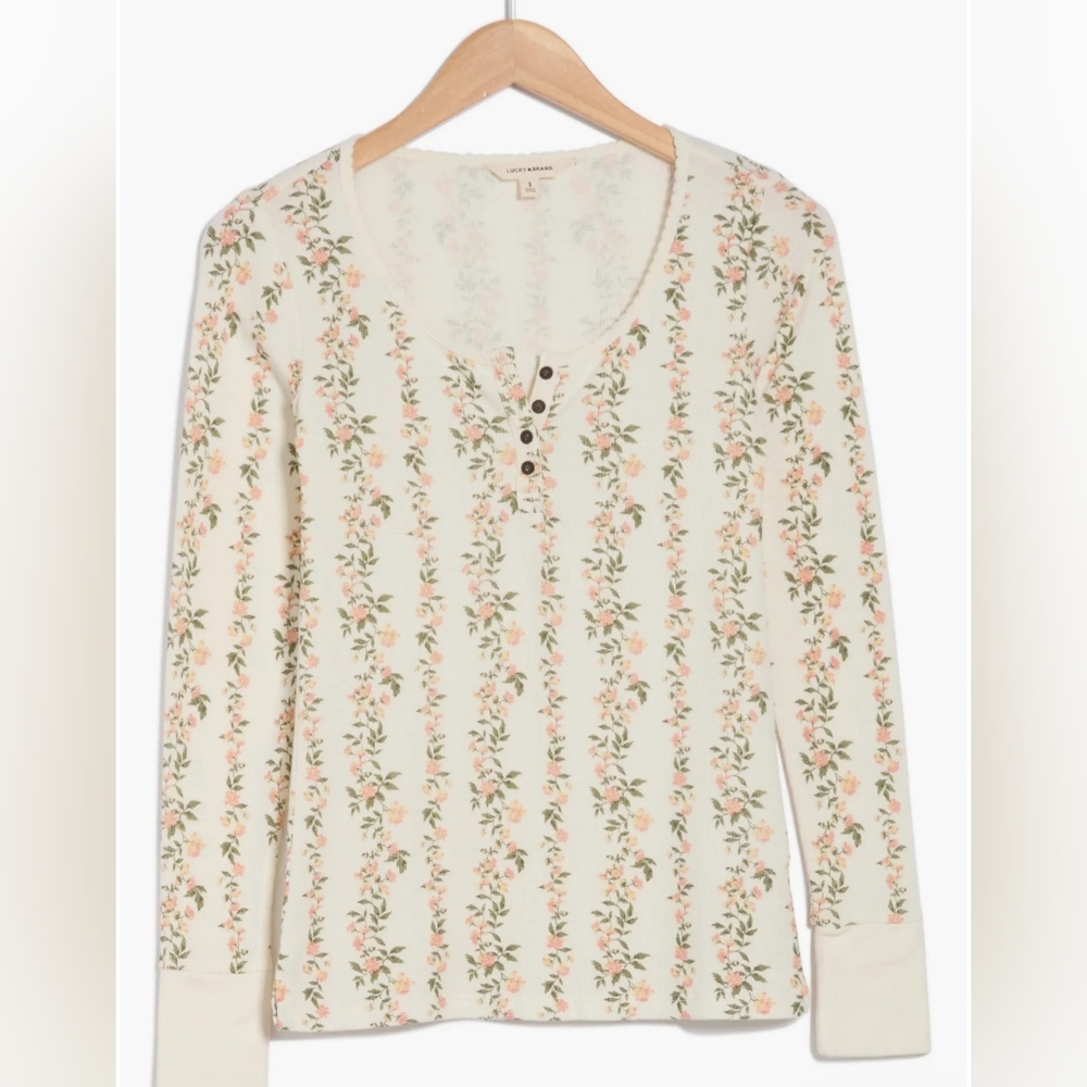 Women’s long-sleeved top